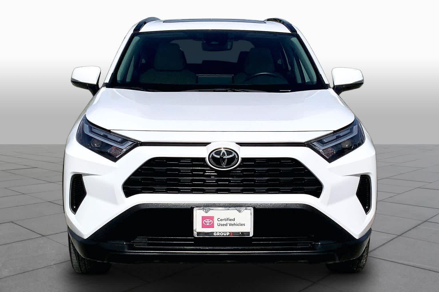 Used 2025 Ice Cap Toyota Hybrid XLE image 4