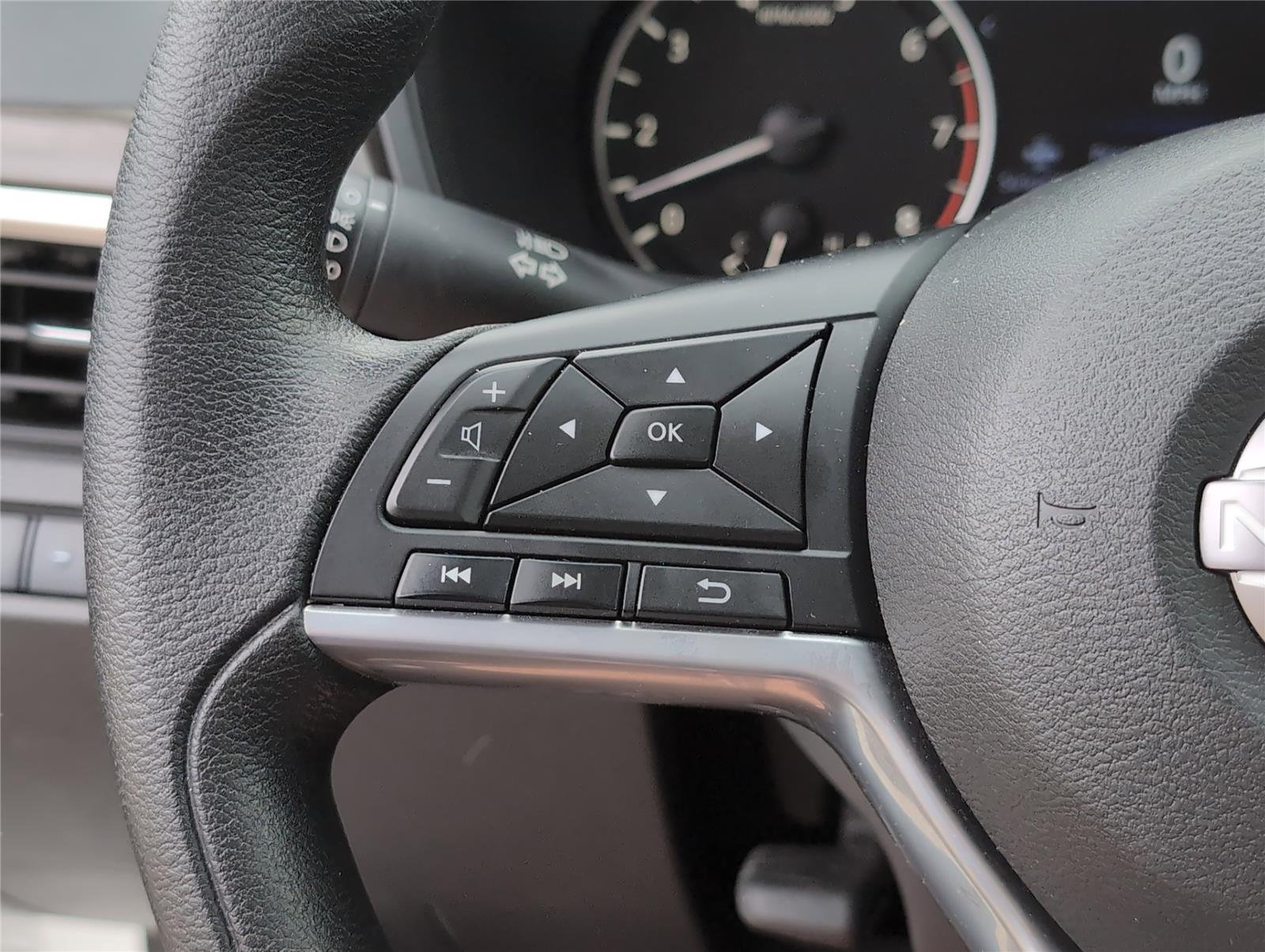2025 Nissan Altima SV - Photo 26