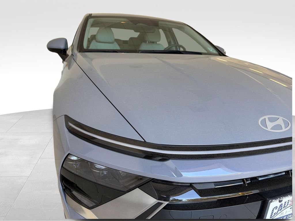 Used 2025 Blue Hyundai SEL image 9
