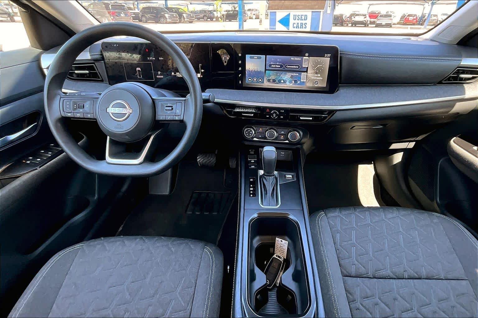 Used 2025 Aspen White Tricoat Nissan SV image 30