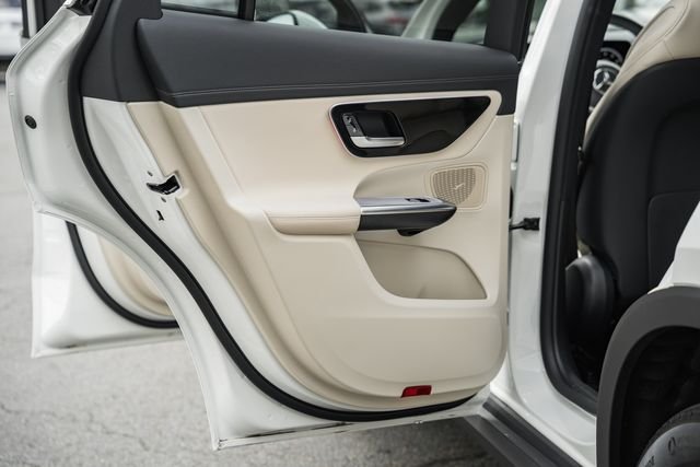 Used 2024 Polar White Mercedes-Benz GLC 300 image 34