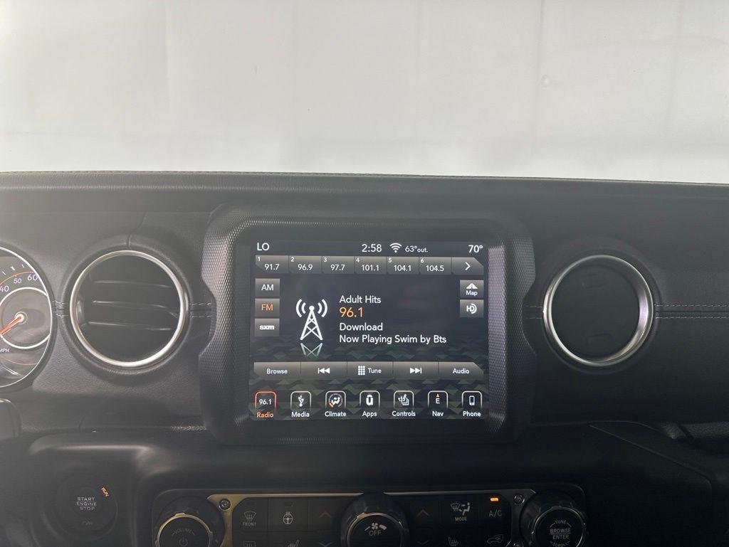 Used 2019 Mojito! Clearcoat Jeep Unlimited Sahara image 17