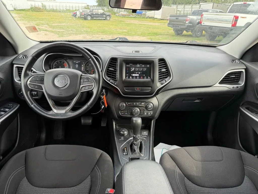 Used 2020 Green Jeep Sport image 10