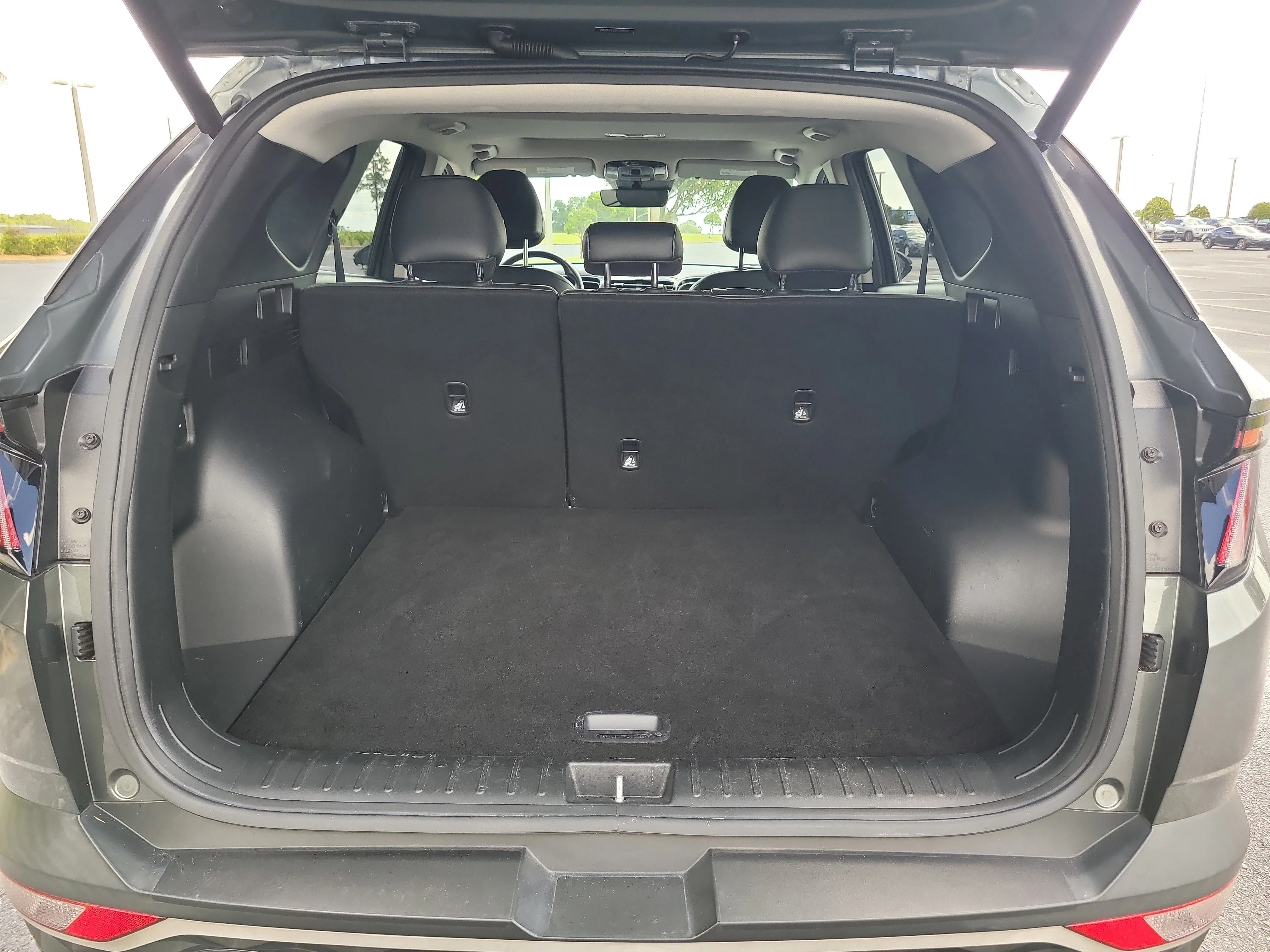 Used 2023 Amazon Gray Hyundai SEL image 11