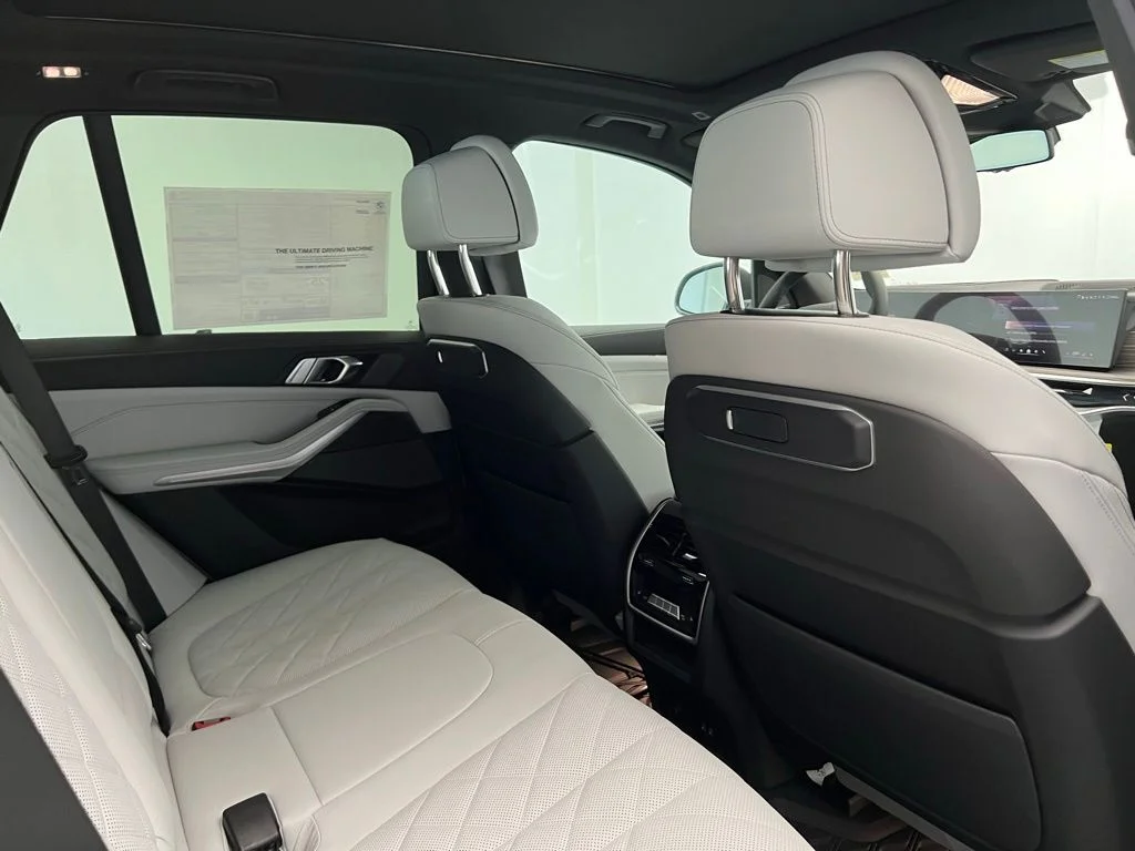 New 2026 Mineral White Metallic BMW xDrive40i image 8