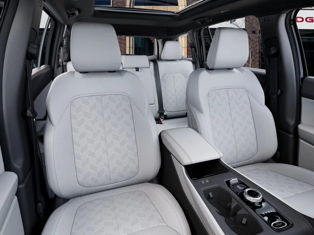New 2026 Diamond Black Crystal Pearl-Coat Exterior Paint Jeep Overland image 16