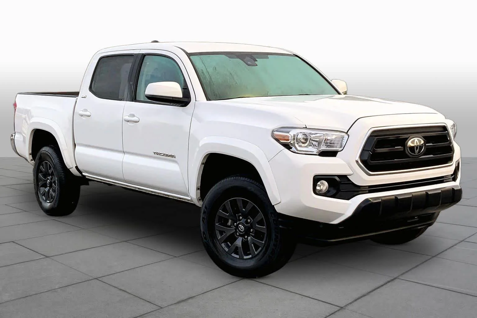 Used 2023 Ice Cap Toyota SR5 image 3