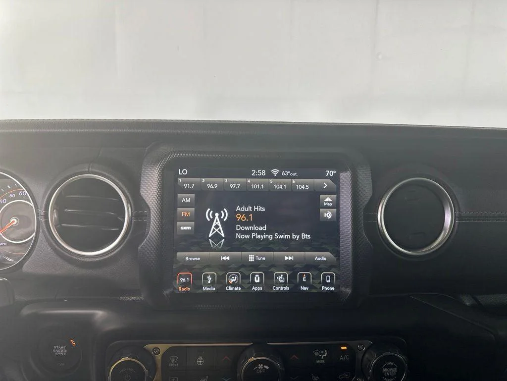 Used 2019 Mojito! Clearcoat Jeep Unlimited Sahara image 17