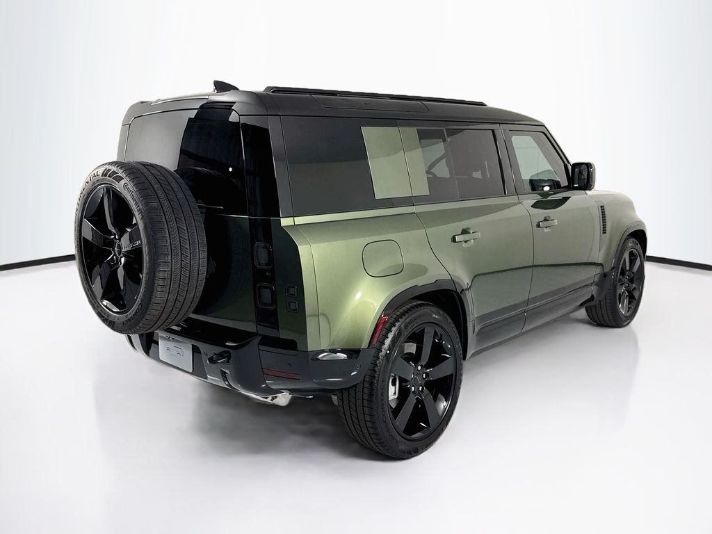 New 2026 Woolstone Green Land Rover X-Dynamic SE image 5
