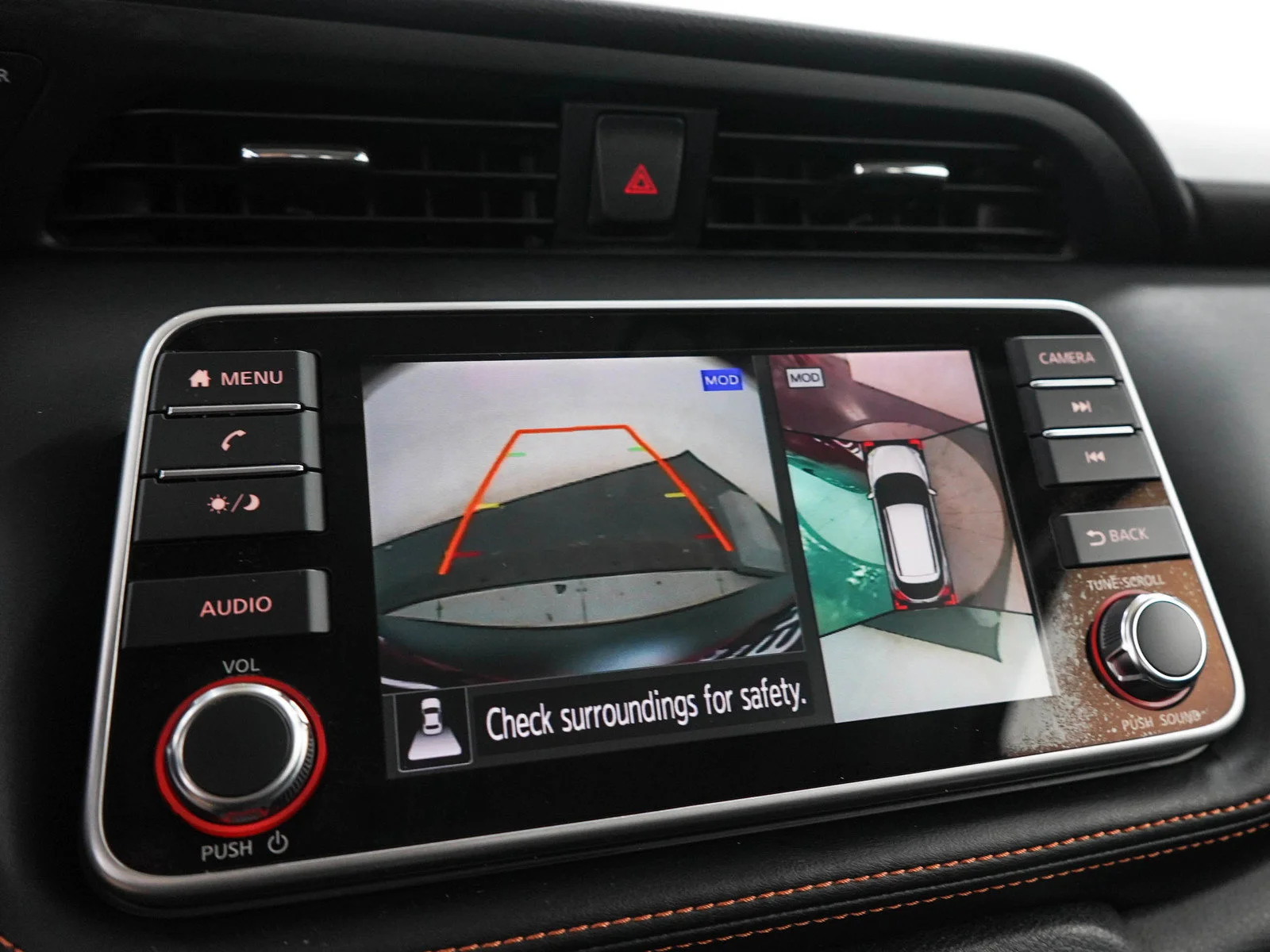 Used 2019 Cayenne Red Metallic Nissan SR image 26