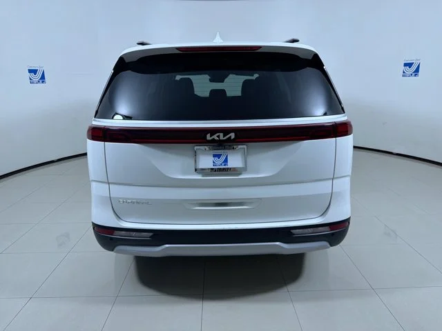 Used 2023 SNOW WHITE PEARL Kia LX image 7