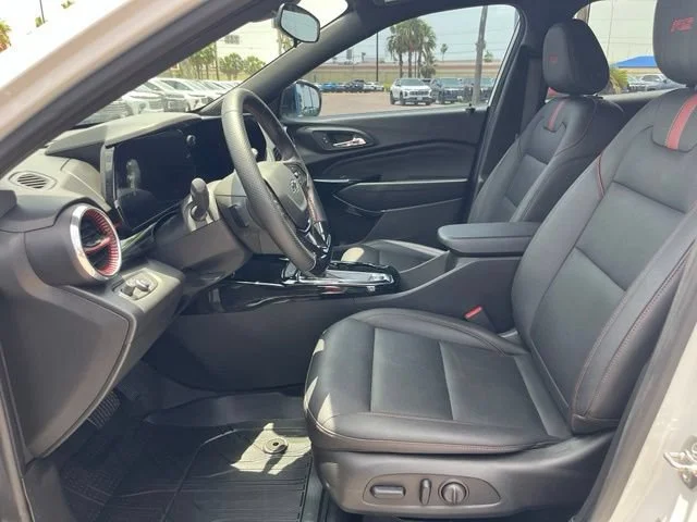 Used 2025 Summit White Chevrolet 2RS image 19