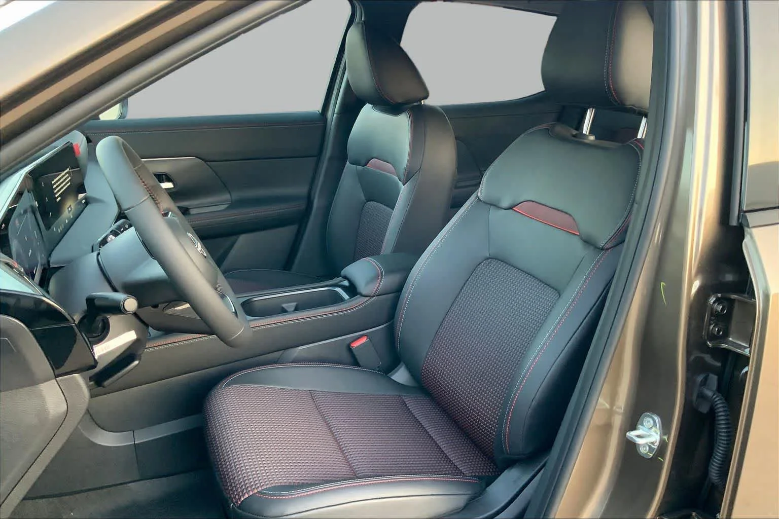 2026 Nissan KICKS SR - Photo 9