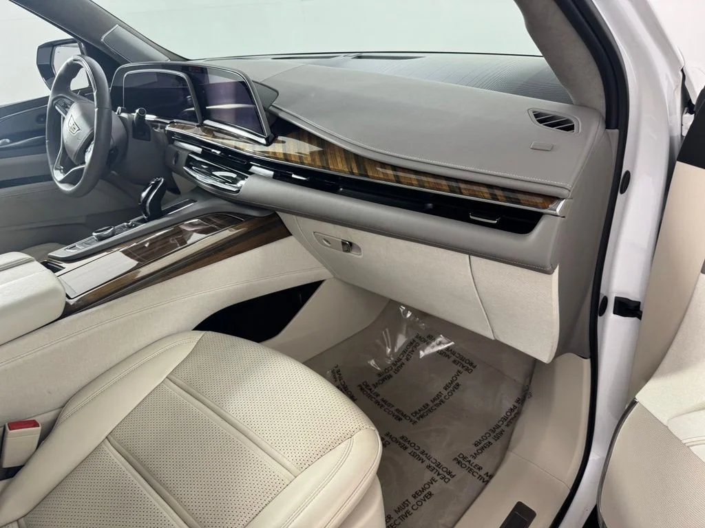 Used 2024 Crystal White Tricoat Cadillac Sport Platinum image 34