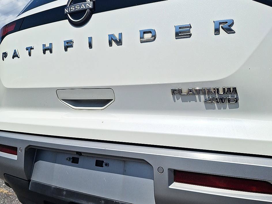 Used 2023 Pearl White Tricoat Nissan Platinum image 25