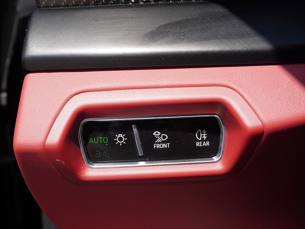 Used 2022 Black Lamborghini Base image 42