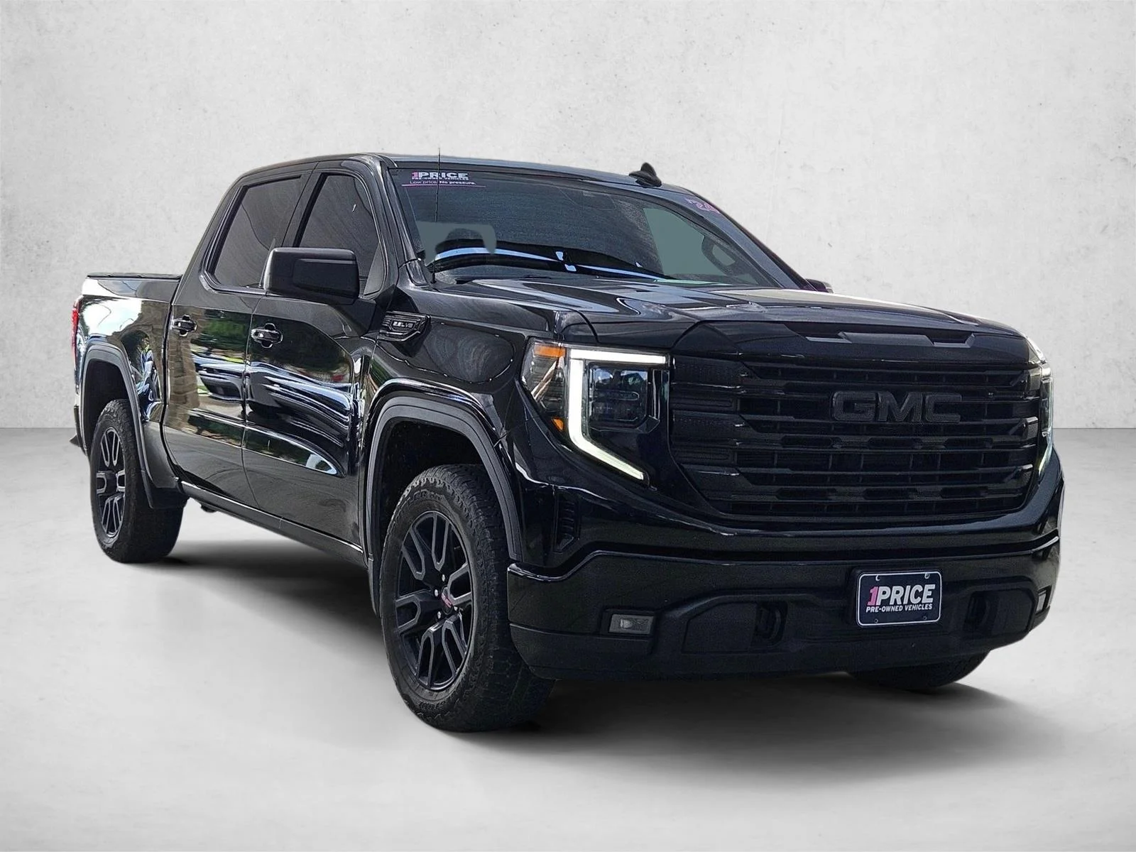 Used 2024 Onyx Black GMC Elevation image 3