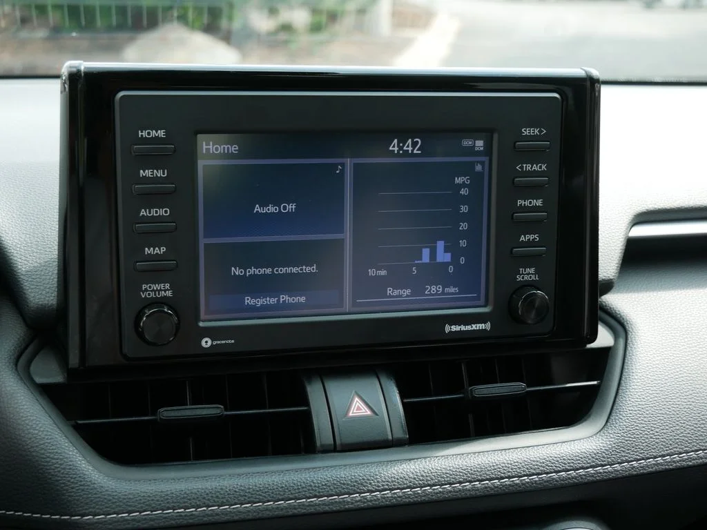 Used 2020 Silver Toyota XLE image 17