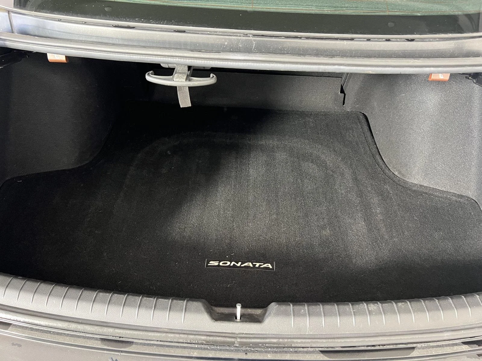 Used 2022 Phantom Black Hyundai Limited image 29