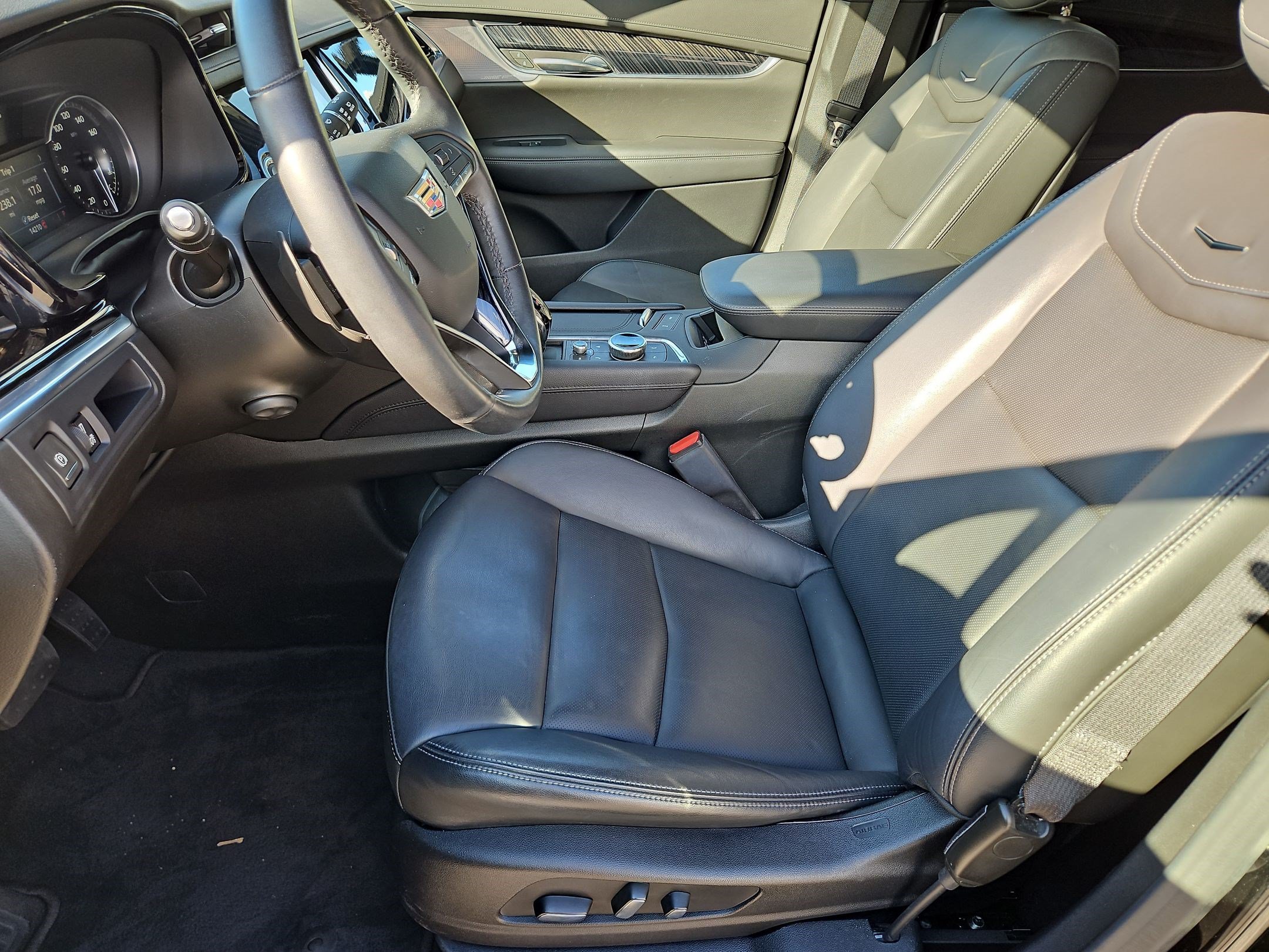 2025 Cadillac XT6 Premium Luxury - Photo 25
