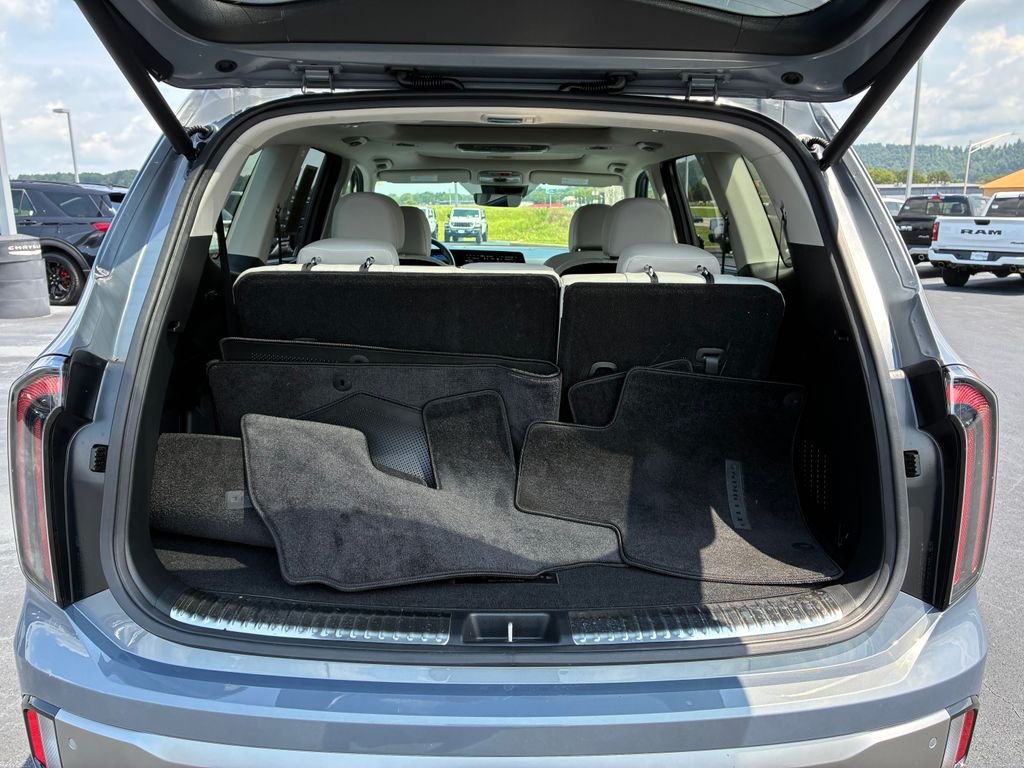 Certified Used 2025 Silver Kia SX image 4
