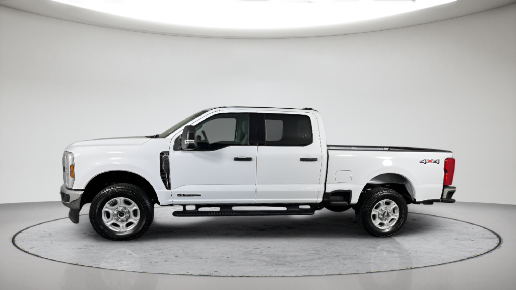 New 2026 Oxford White Ford F-250® XLT image 14