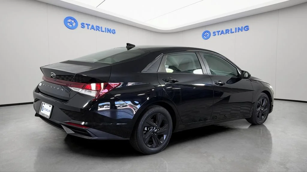 Used 2022 Black Hyundai SEL image 9