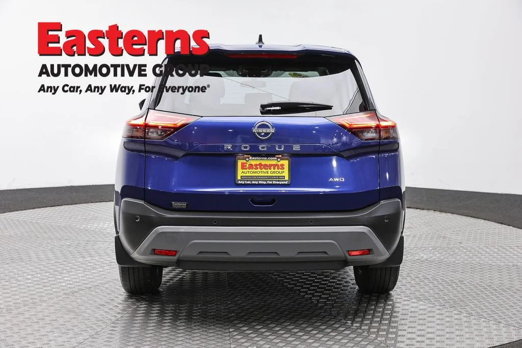 Used 2023 Blue Nissan S image 6