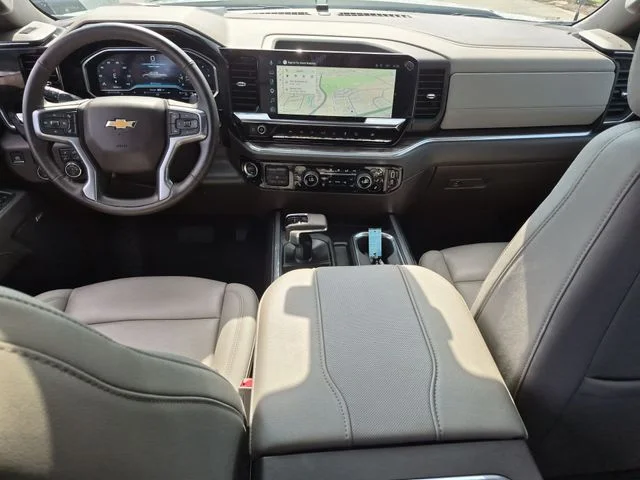 Used 2025 White Chevrolet LTZ image 31