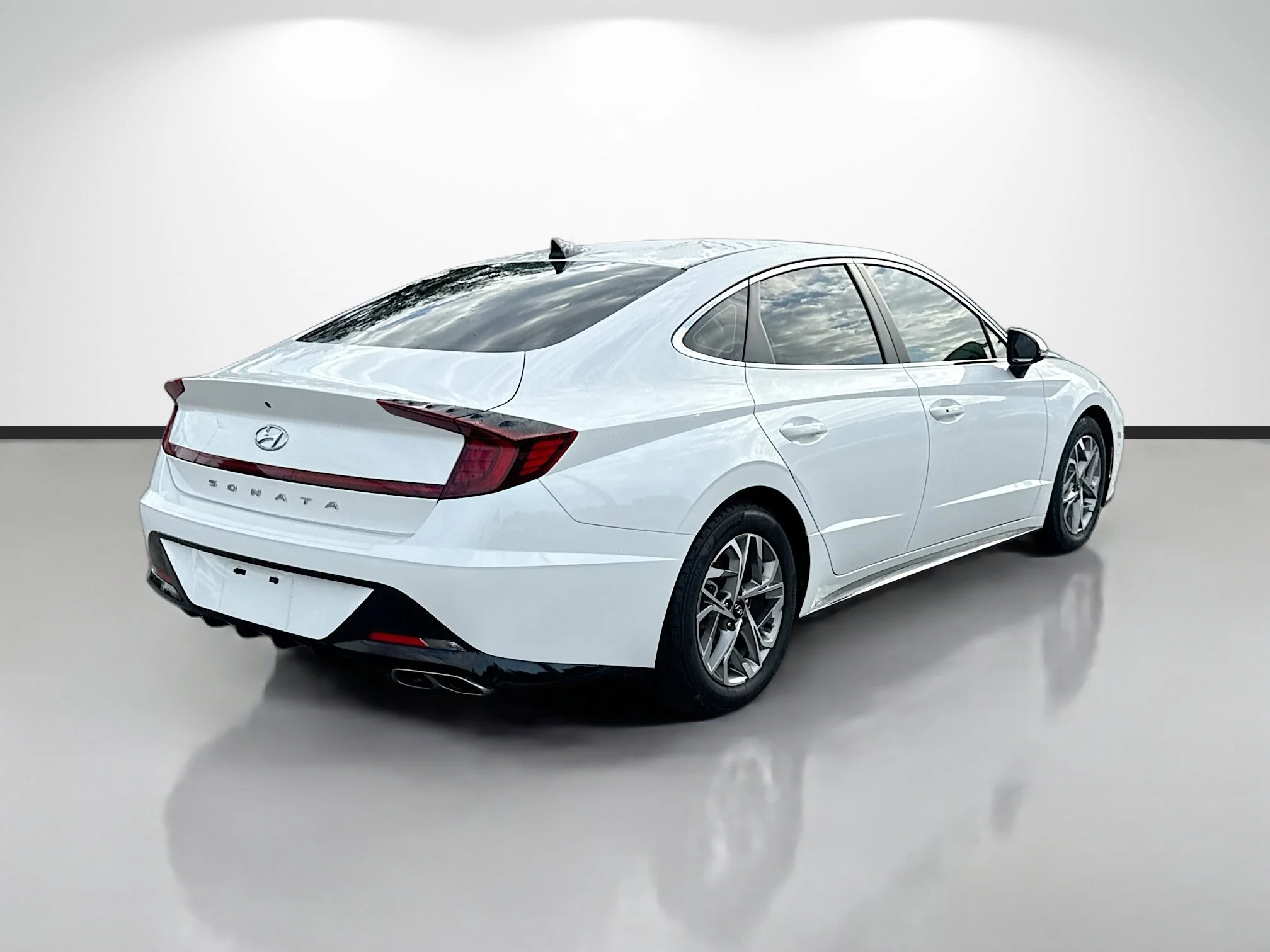 Used 2021 Quartz White Hyundai SEL image 3