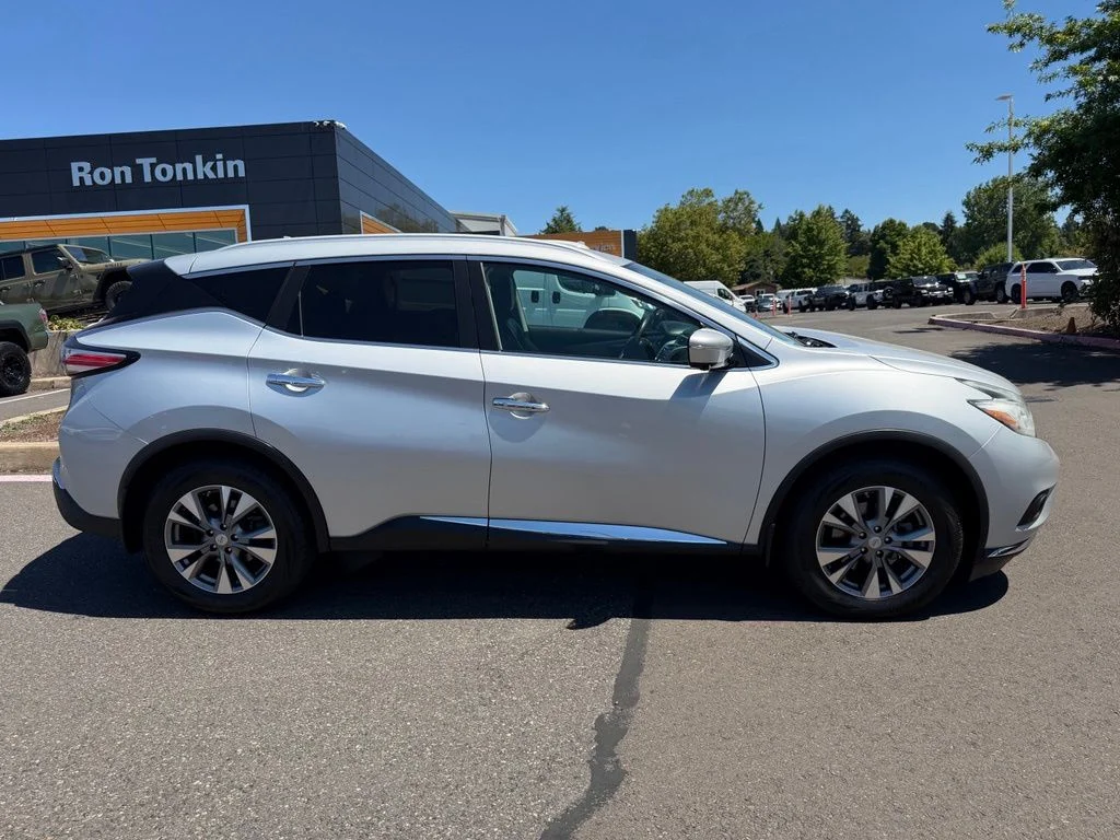 Used 2015 Silver Nissan SL image 8
