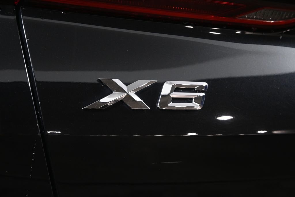 Used 2021 Black Sapphire Metallic BMW xDrive40i image 41