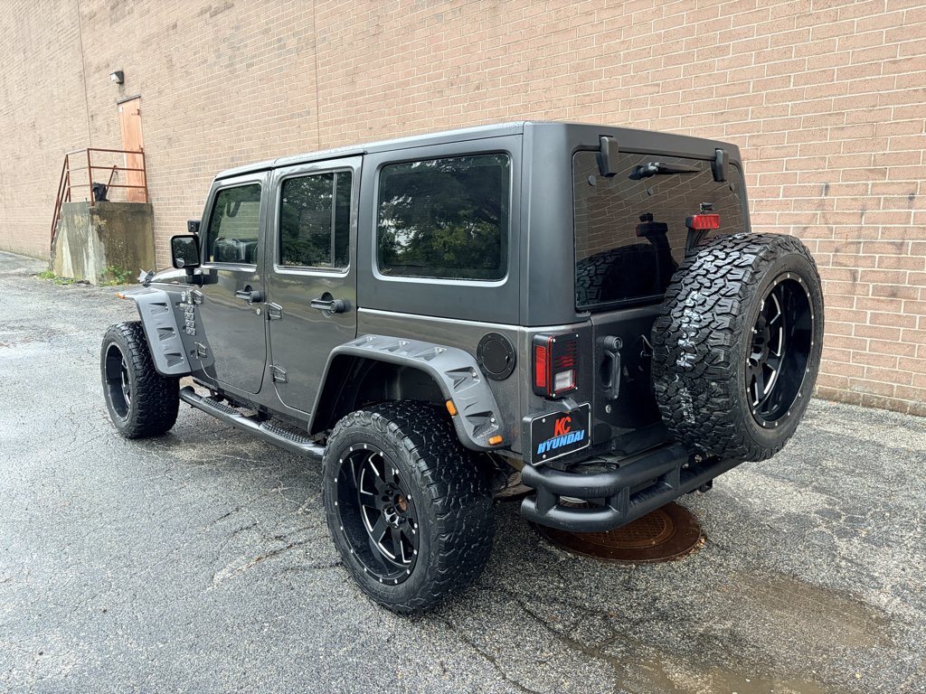 Used 2017 Granite Crystal Metallic Clearcoat Jeep Sport image 3