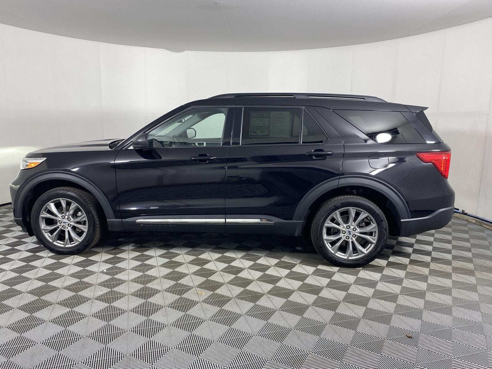 Used 2023 Agate Black Ford XLT image 4
