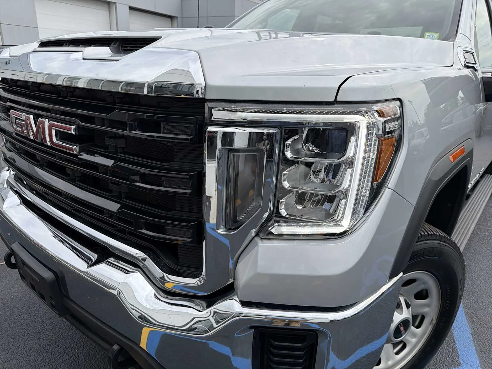 Used 2023 Quicksilver Metallic GMC Pro image 22