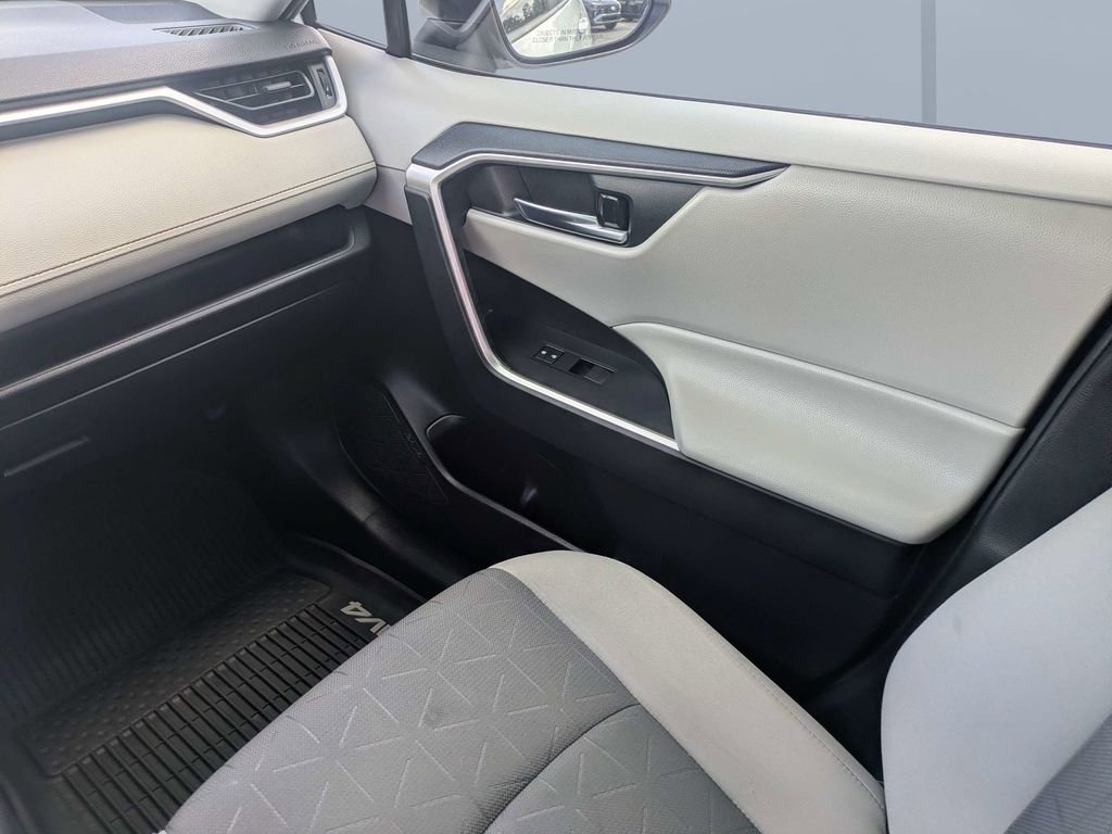 Used 2020 White Toyota XLE image 17