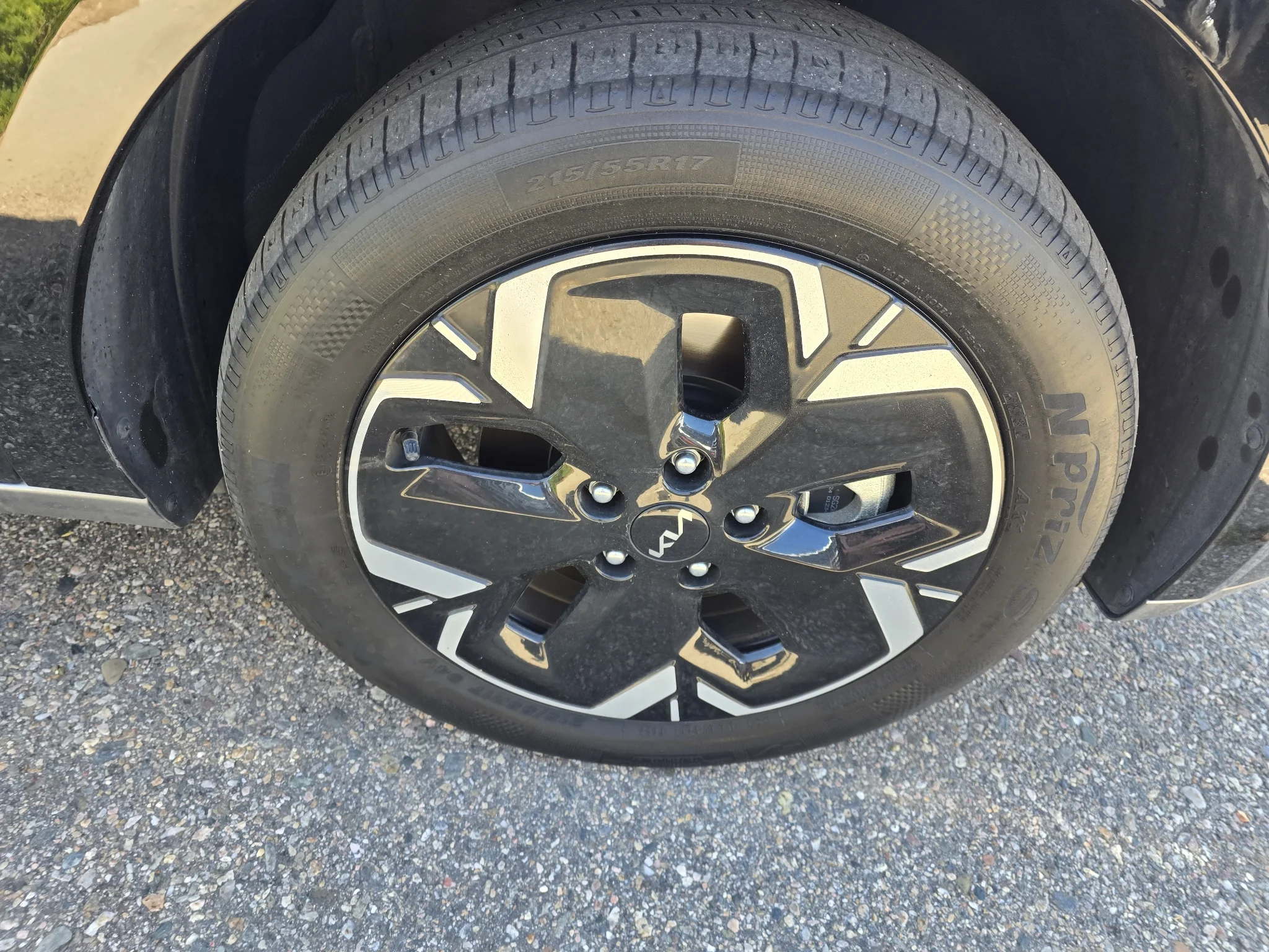Used 2024 Steel Gray Kia Wind image 20