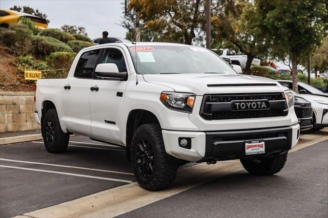 Certified Used 2017 SUPER WHITE Toyota  image 3