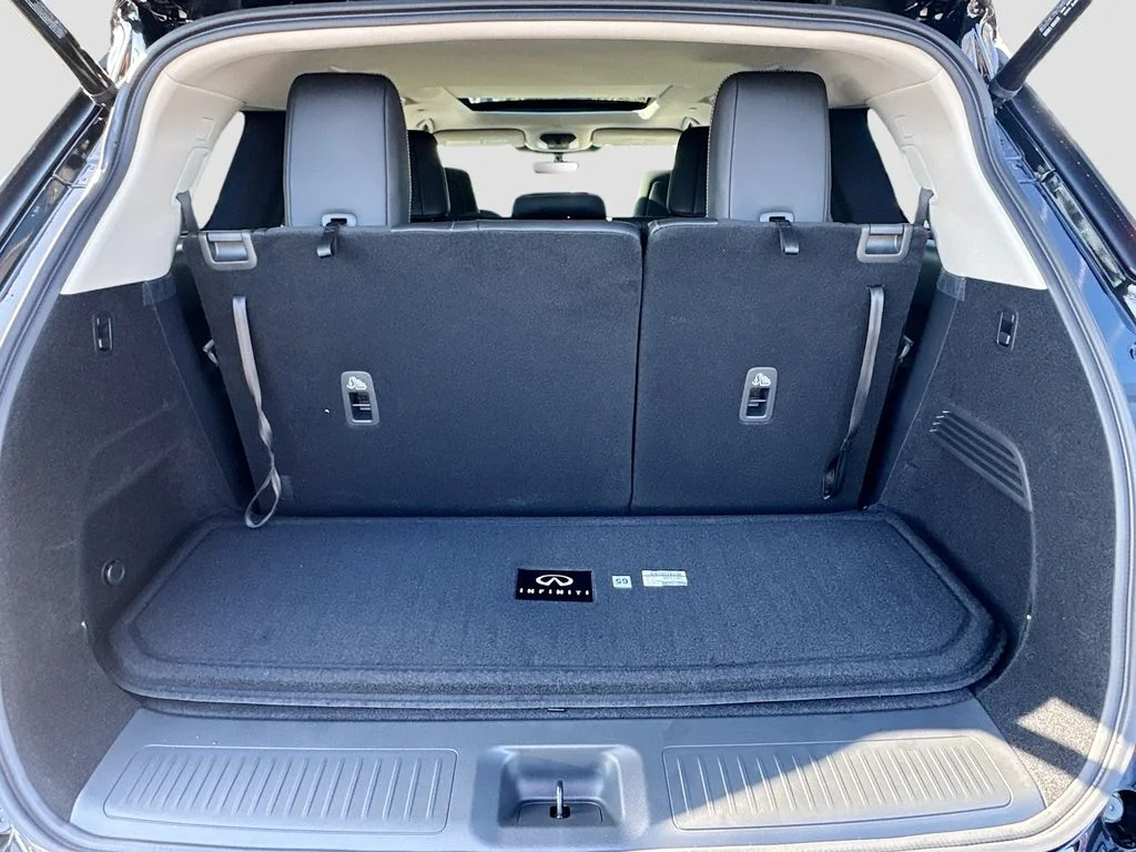 Certified Used 2026 Black INFINITI LUXE image 28