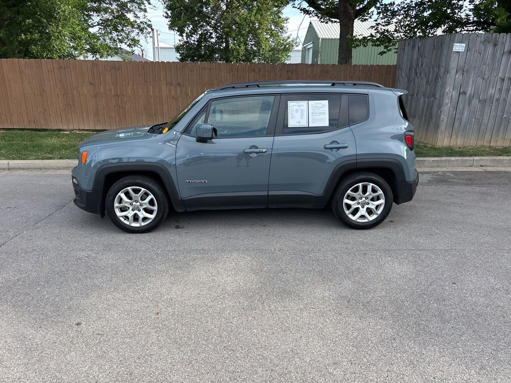 Certified Used 2018 Gray Jeep Latitude image 2
