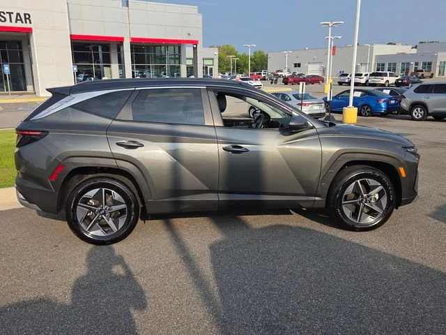 Used 2025 Gray Hyundai SEL Convenience image 13