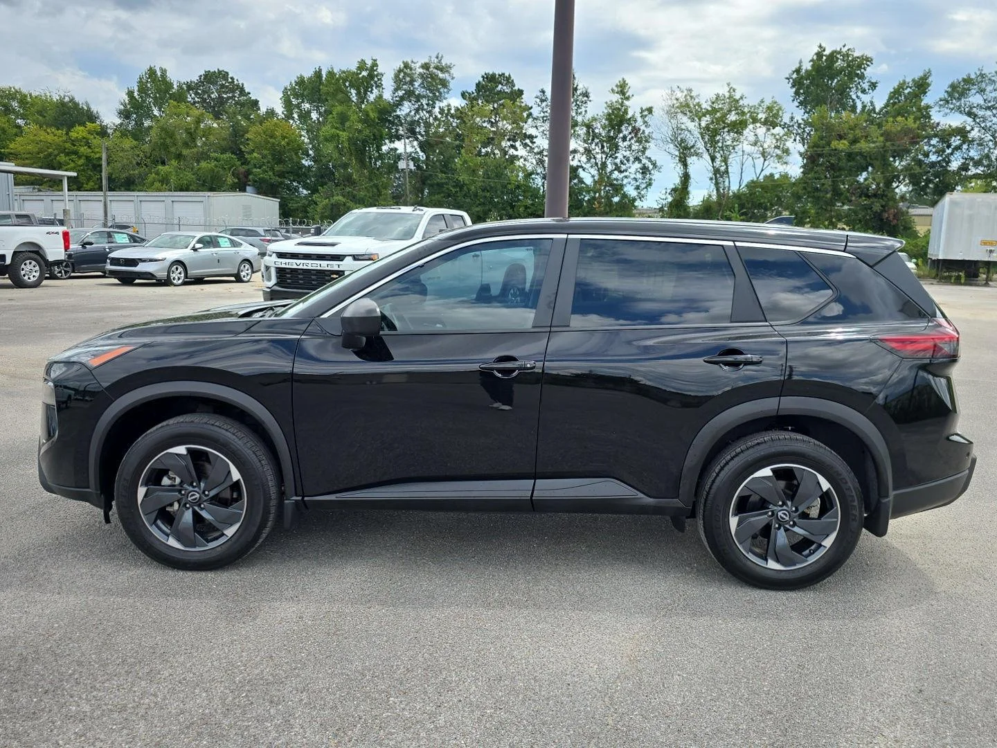 Used 2025 Super Black Nissan SV image 9