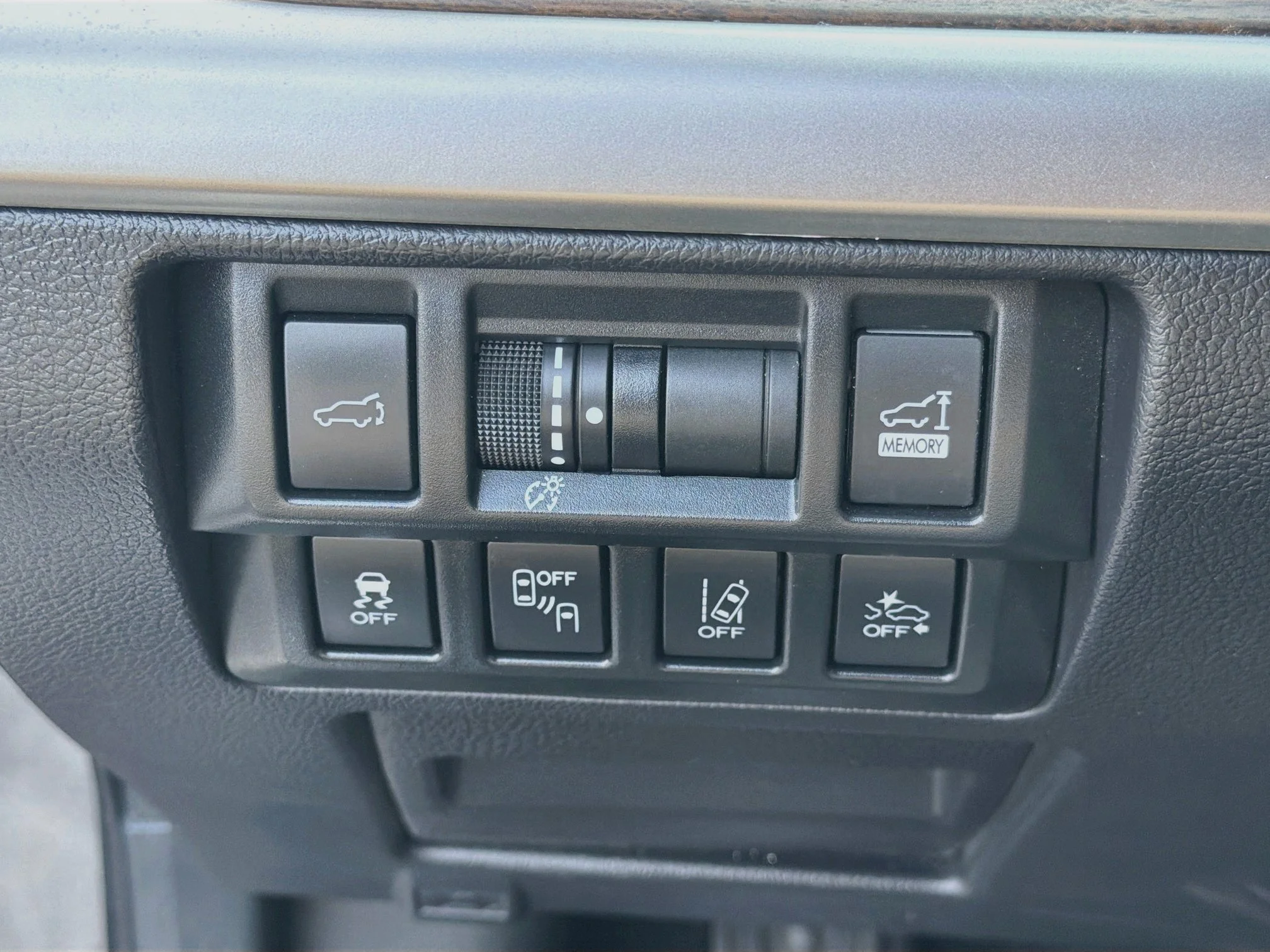 Used 2018 Magnetite Gray Metallic Subaru Limited image 33