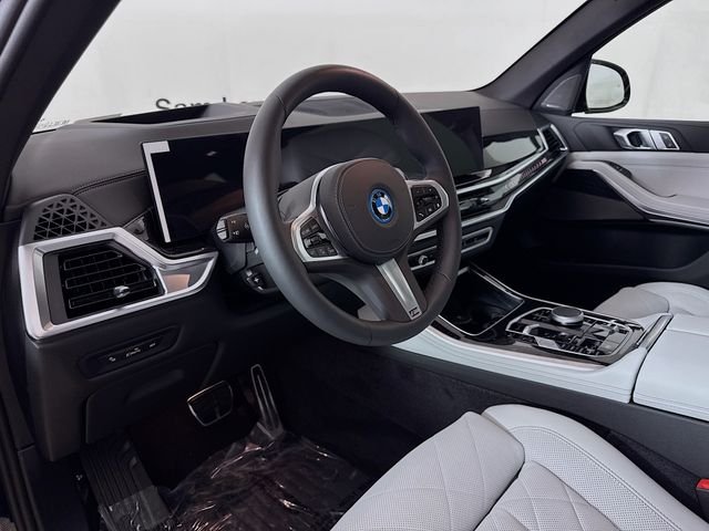 New 2026 Carbon Black Metallic BMW xDrive50e image 9