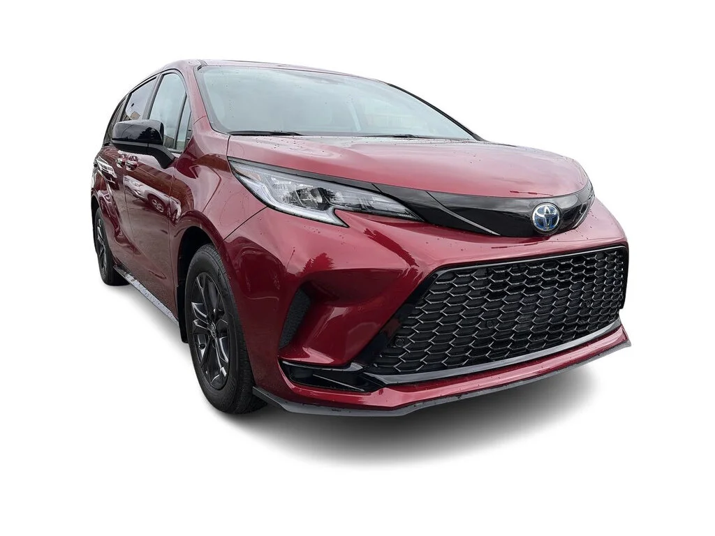 Used 2025  Toyota Sienna XSE AWD 7-Pass Dilawri Certified image 2