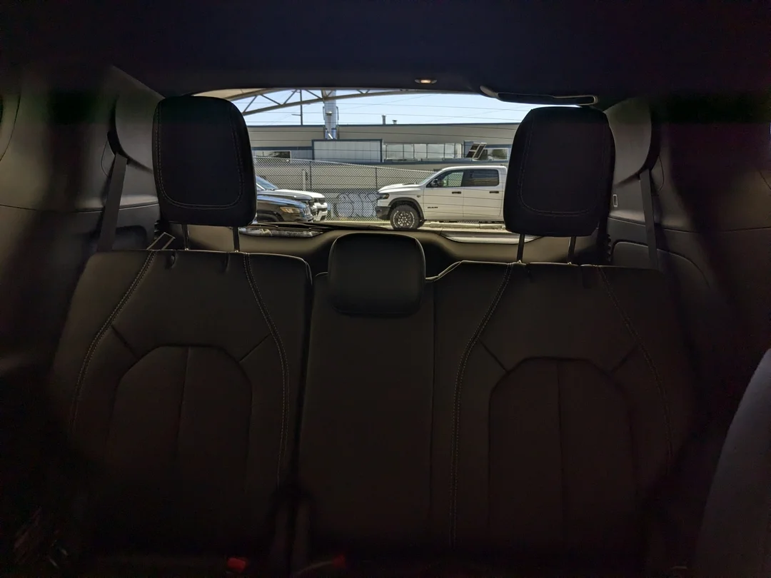 New 2027 Black Chrysler Select - - FWD - Stow n Go Seating - Adaptive Cruise - Blind-Spot - Apple CarPlay & More! image 27