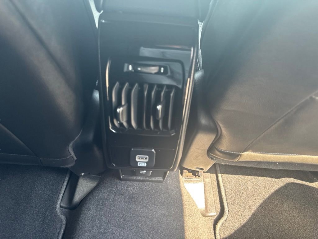 Used 2025 Bright White Clearcoat Jeep Latitude image 24