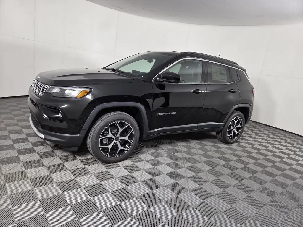 New 2026 Diamond Black Crystal Pearlcoat Jeep Limited image 9