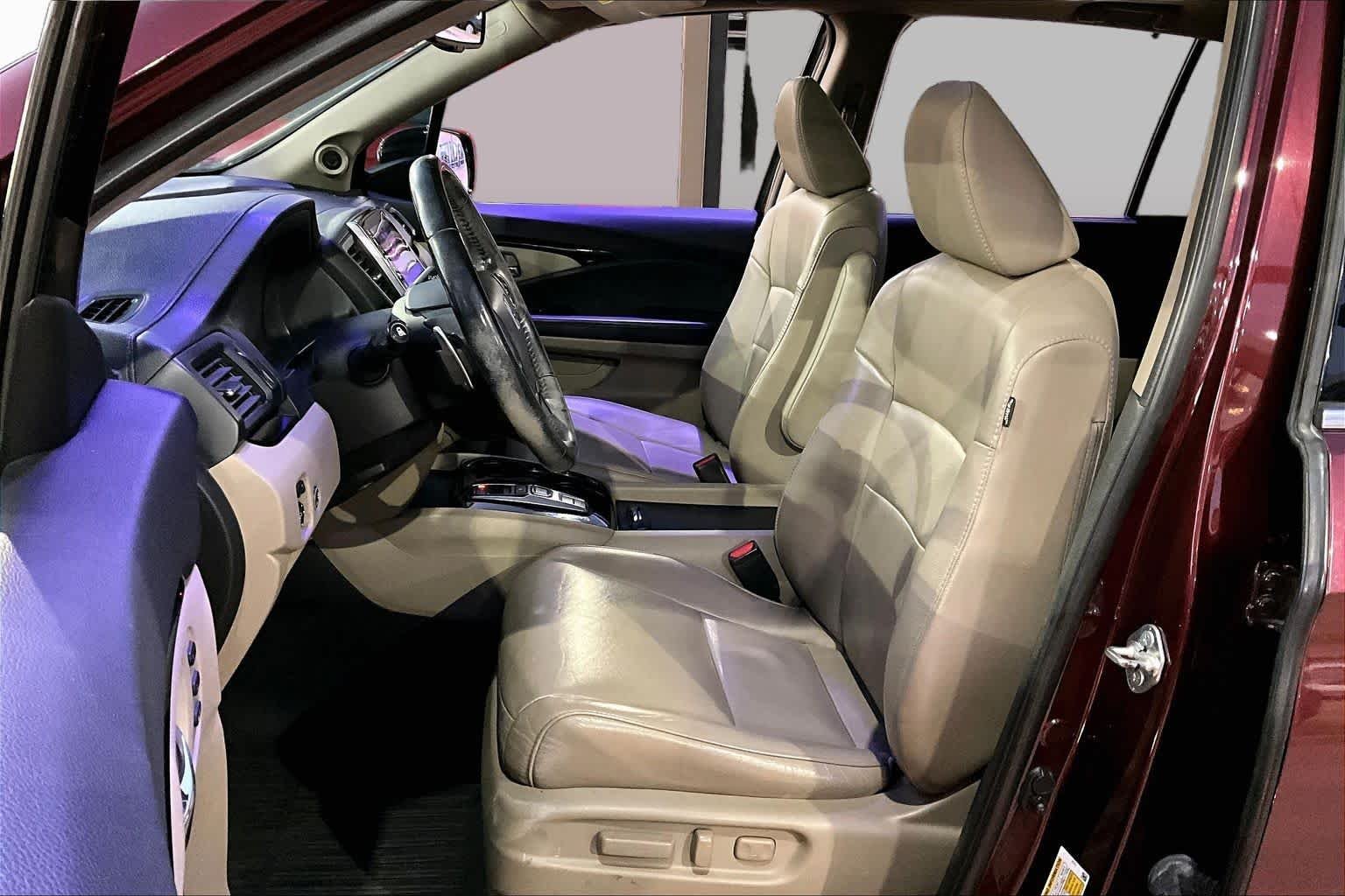 Used 2018 Deep Scarlet Pearl Honda Touring image 8
