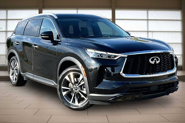 Used 2023 Black INFINITI LUXE image 12